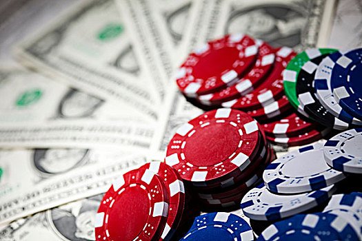Wolf Gold reel symbols and slot screen notes for adult users
